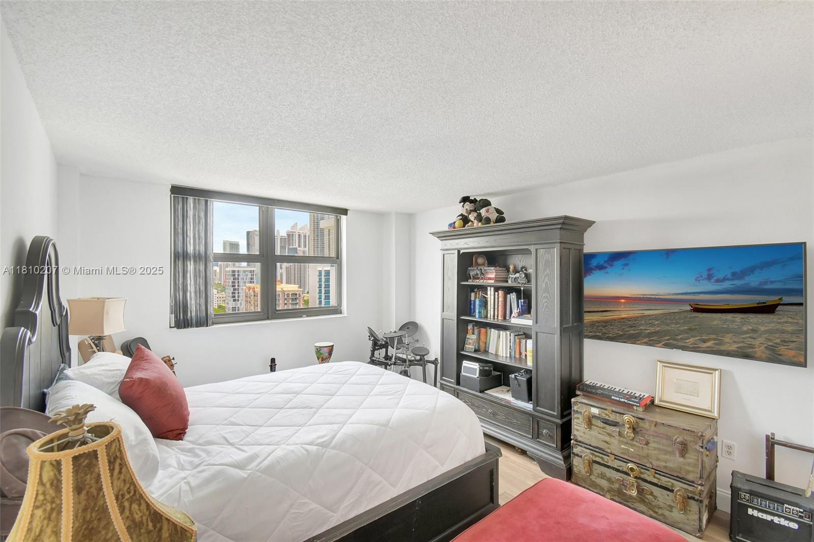 WINSTON TOWERS 600 CONDO - Residential