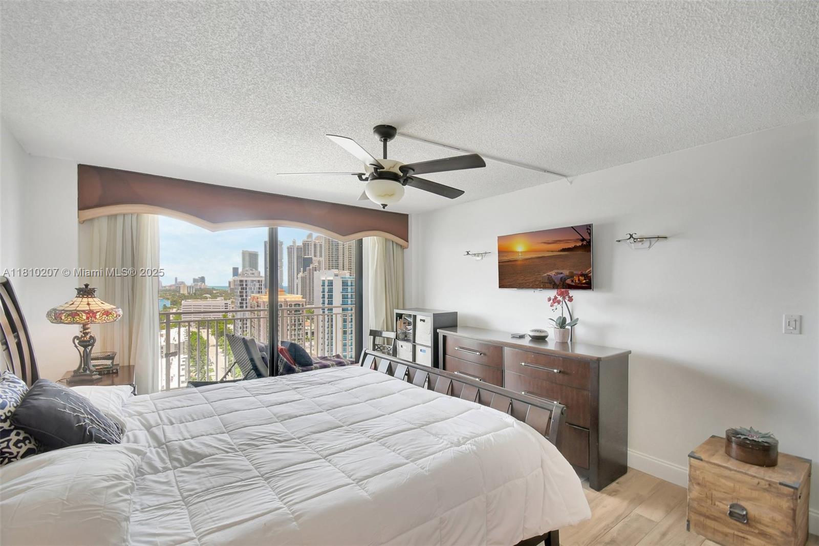 WINSTON TOWERS 600 CONDO - Residential