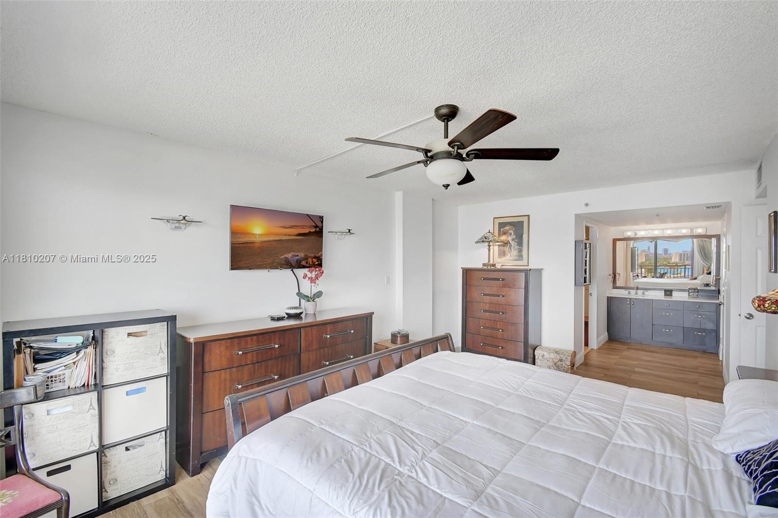 WINSTON TOWERS 600 CONDO - Residential