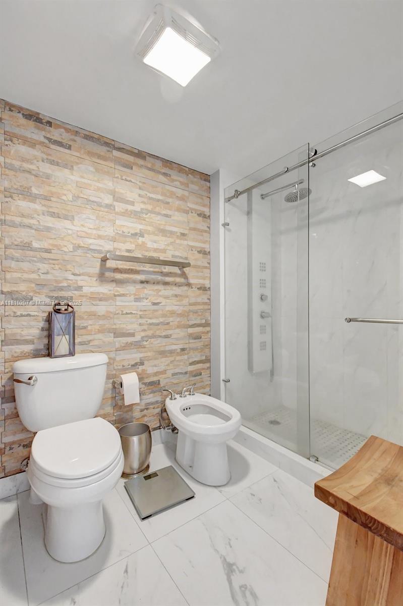 WINSTON TOWERS 600 CONDO - Residential