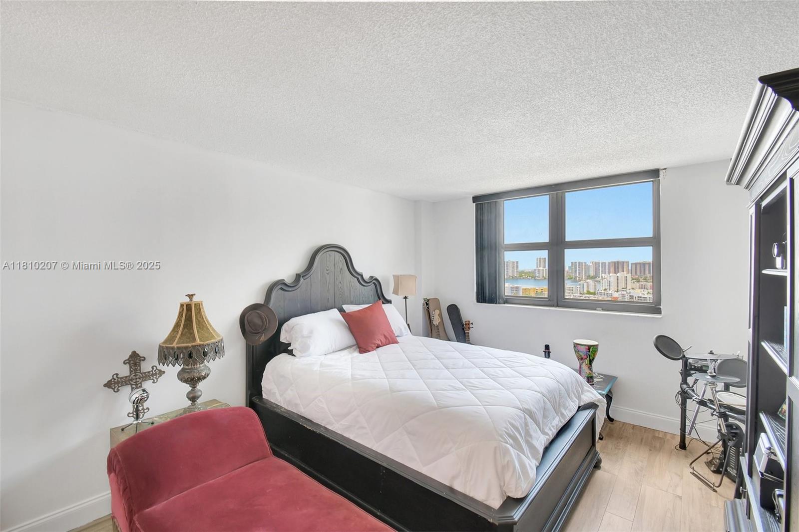 WINSTON TOWERS 600 CONDO - Residential