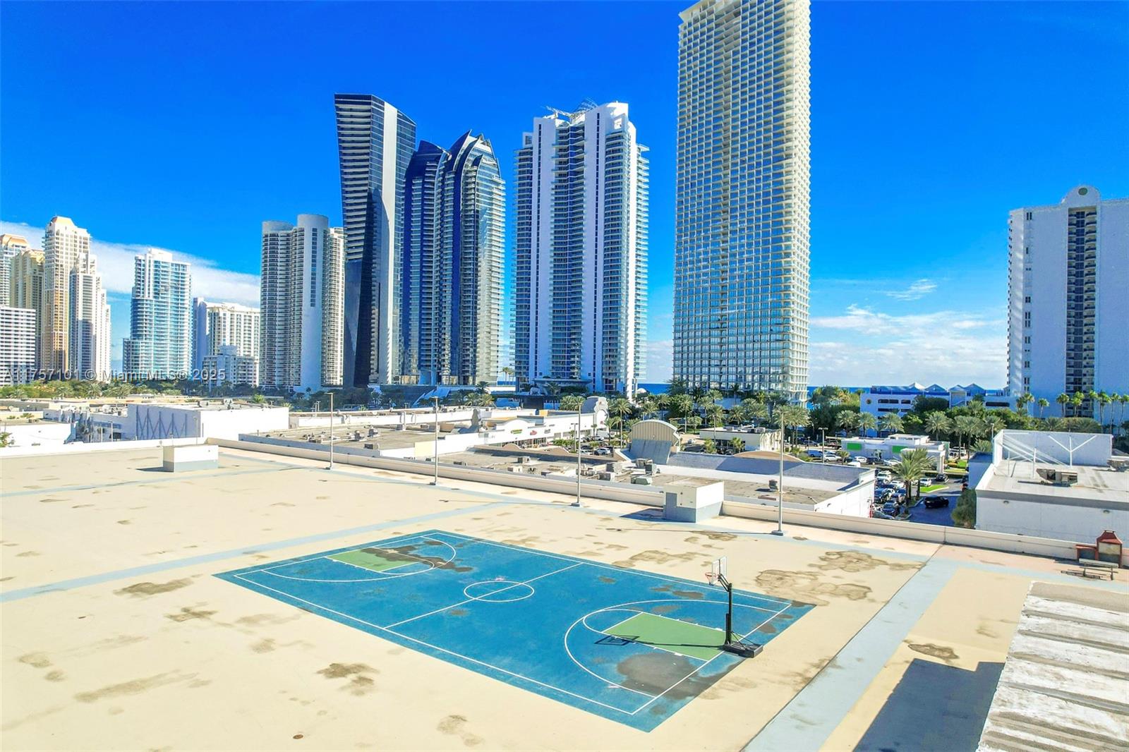 Plaza Americas Pt 03 - Residential
