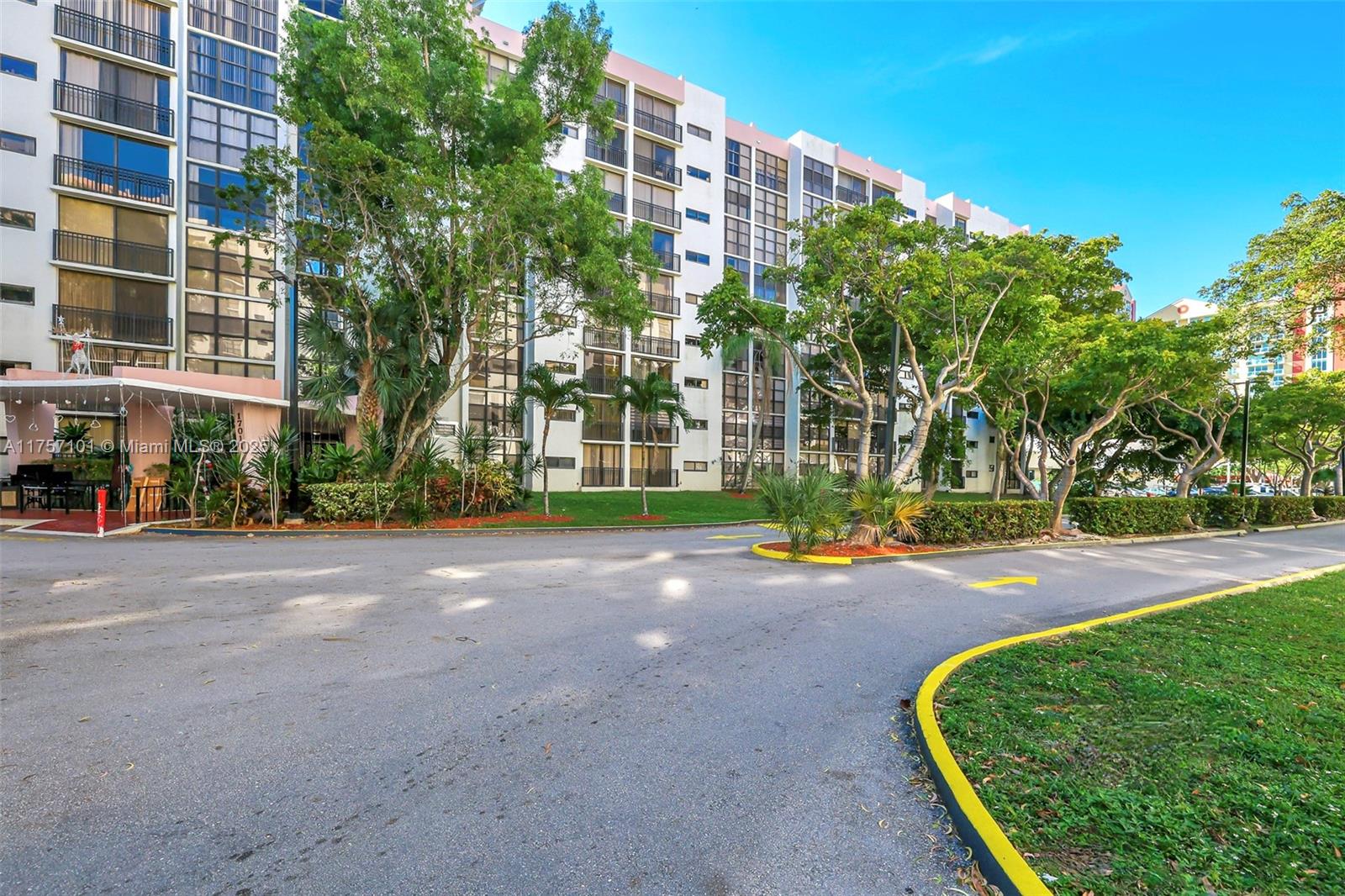 Plaza Americas Pt 03 - Residential