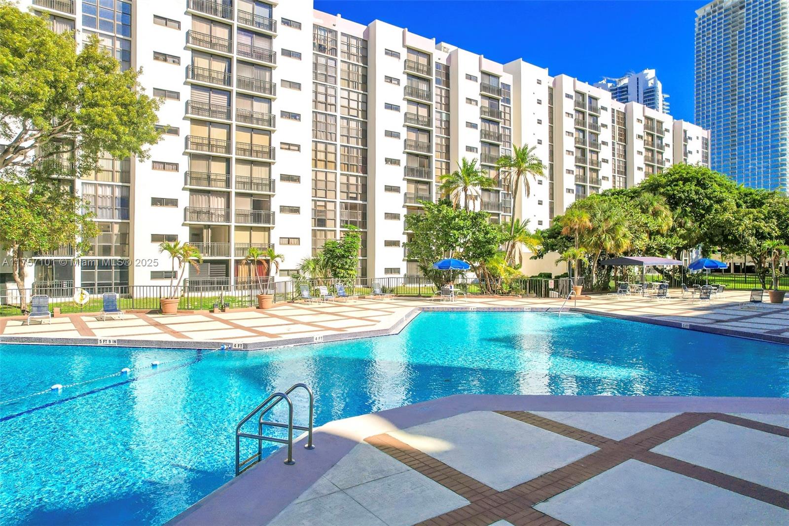 Plaza Americas Pt 03 - Residential