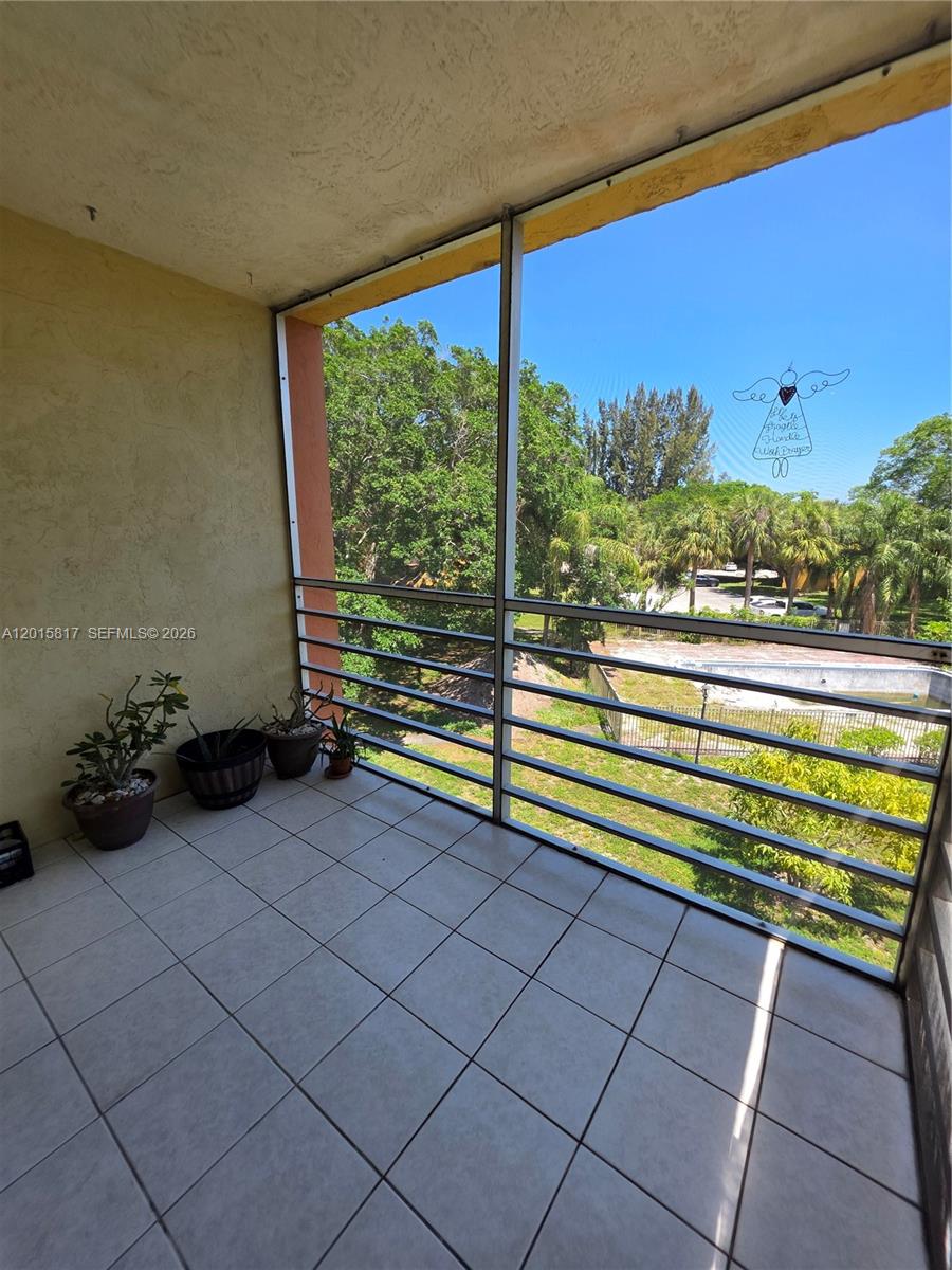 HERITAGE CIRCLE CONDO - Residential