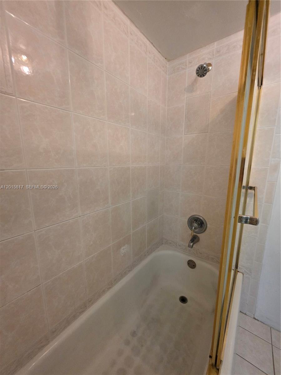 HERITAGE CIRCLE CONDO - Residential