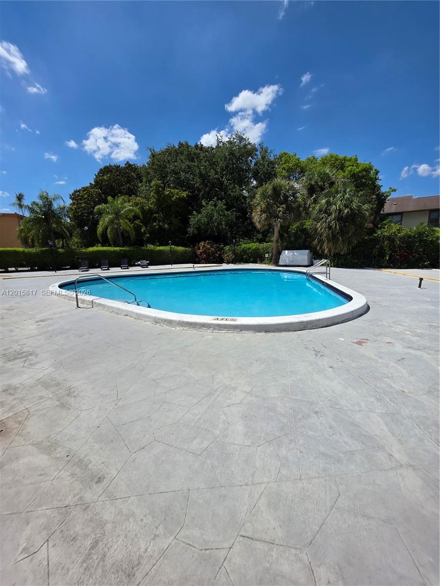 HERITAGE CIRCLE CONDO - Residential
