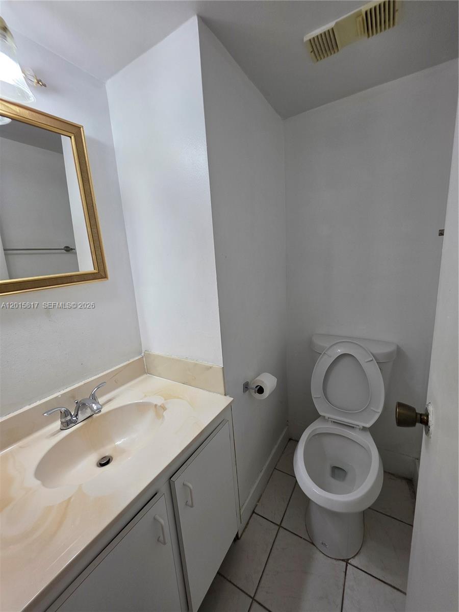 HERITAGE CIRCLE CONDO - Residential