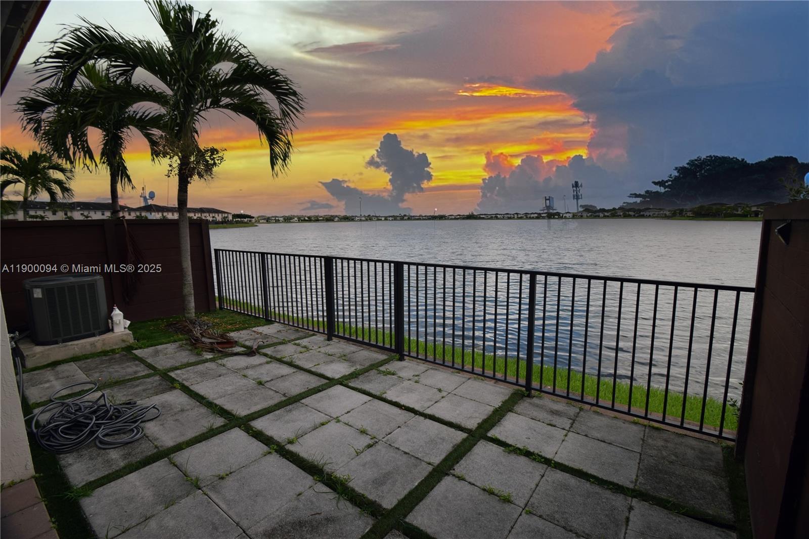 DUNNWOODY LAKE - Residential