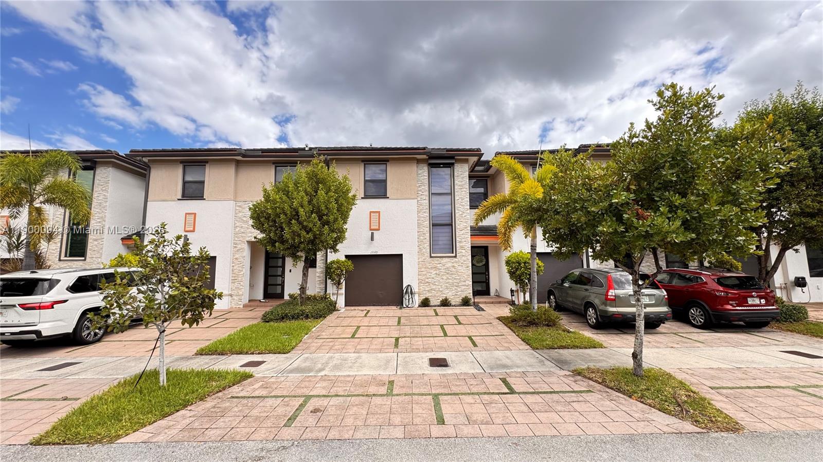 DUNNWOODY LAKE - Residential