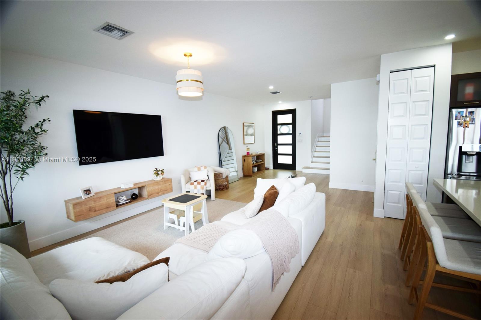 DUNNWOODY LAKE - Residential