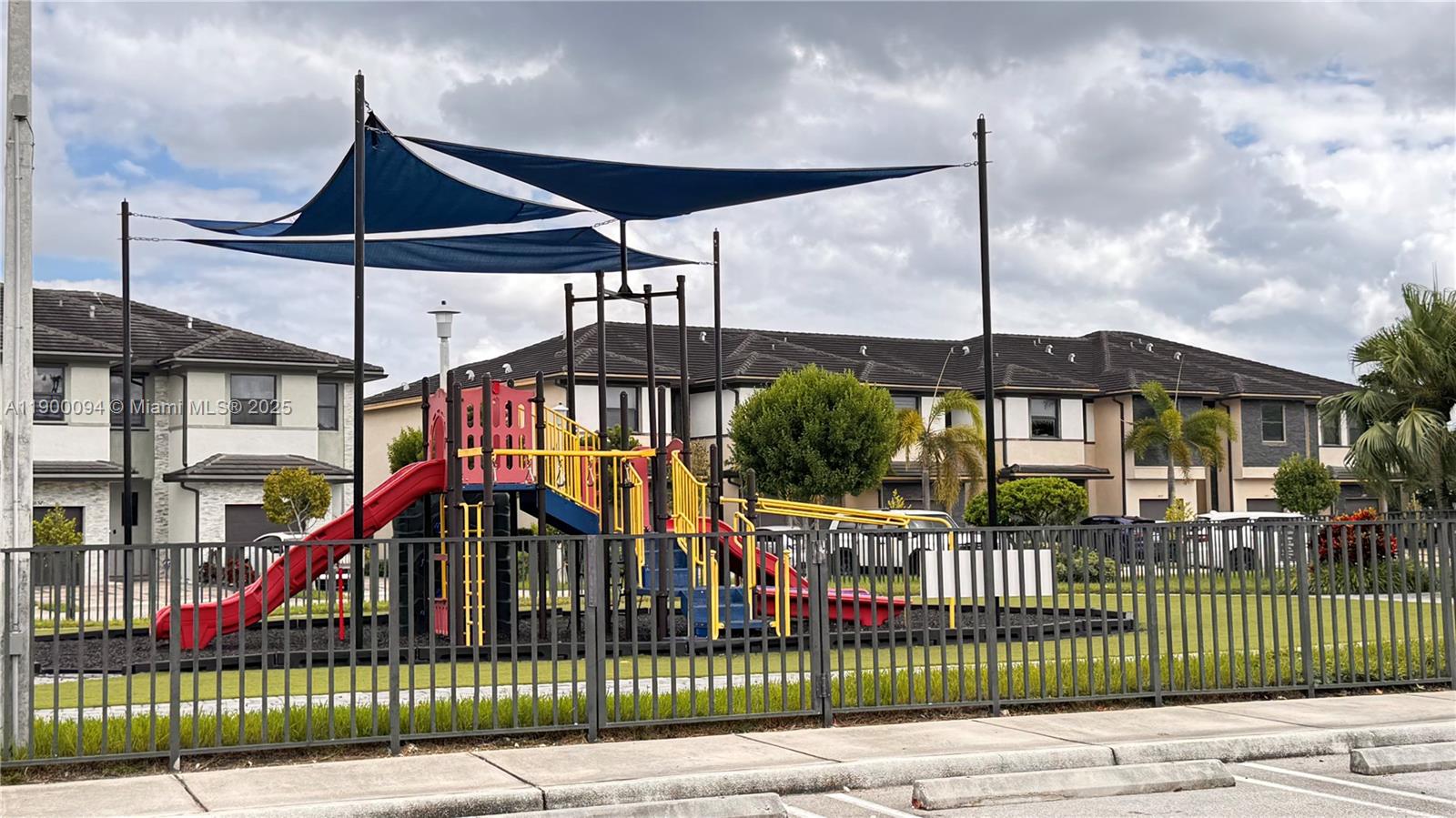 DUNNWOODY LAKE - Residential