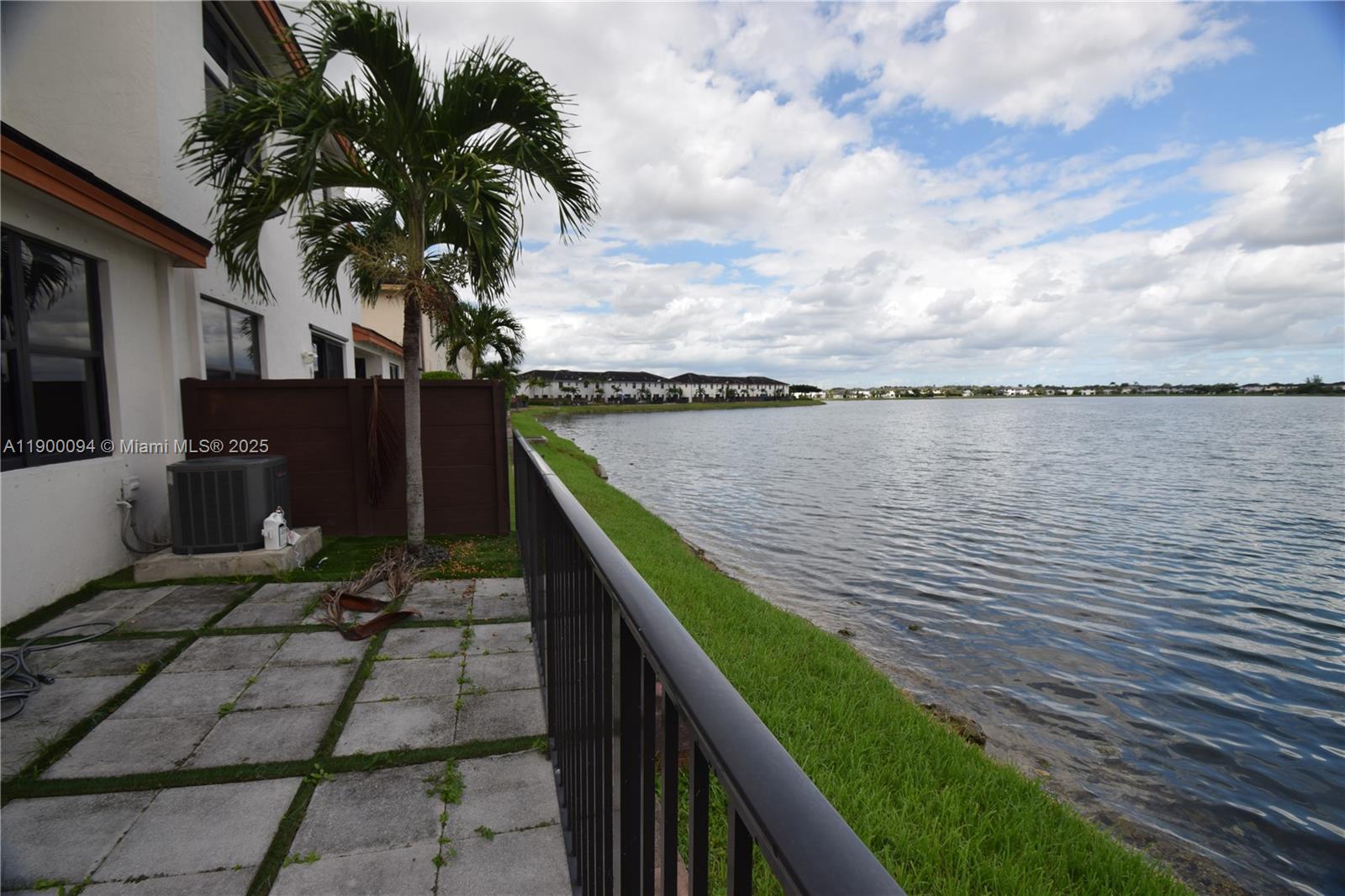 DUNNWOODY LAKE - Residential