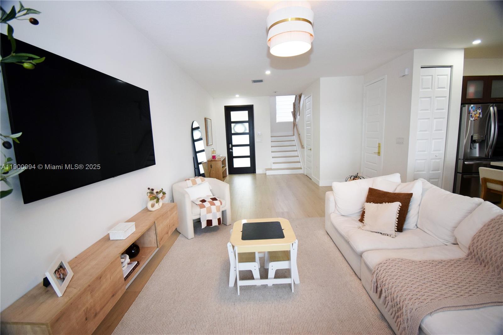 DUNNWOODY LAKE - Residential