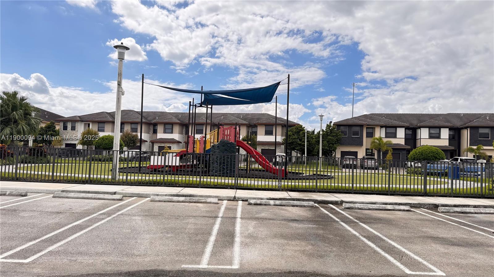 DUNNWOODY LAKE - Residential