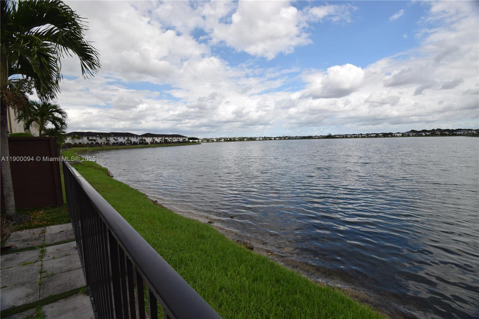 DUNNWOODY LAKE - Residential