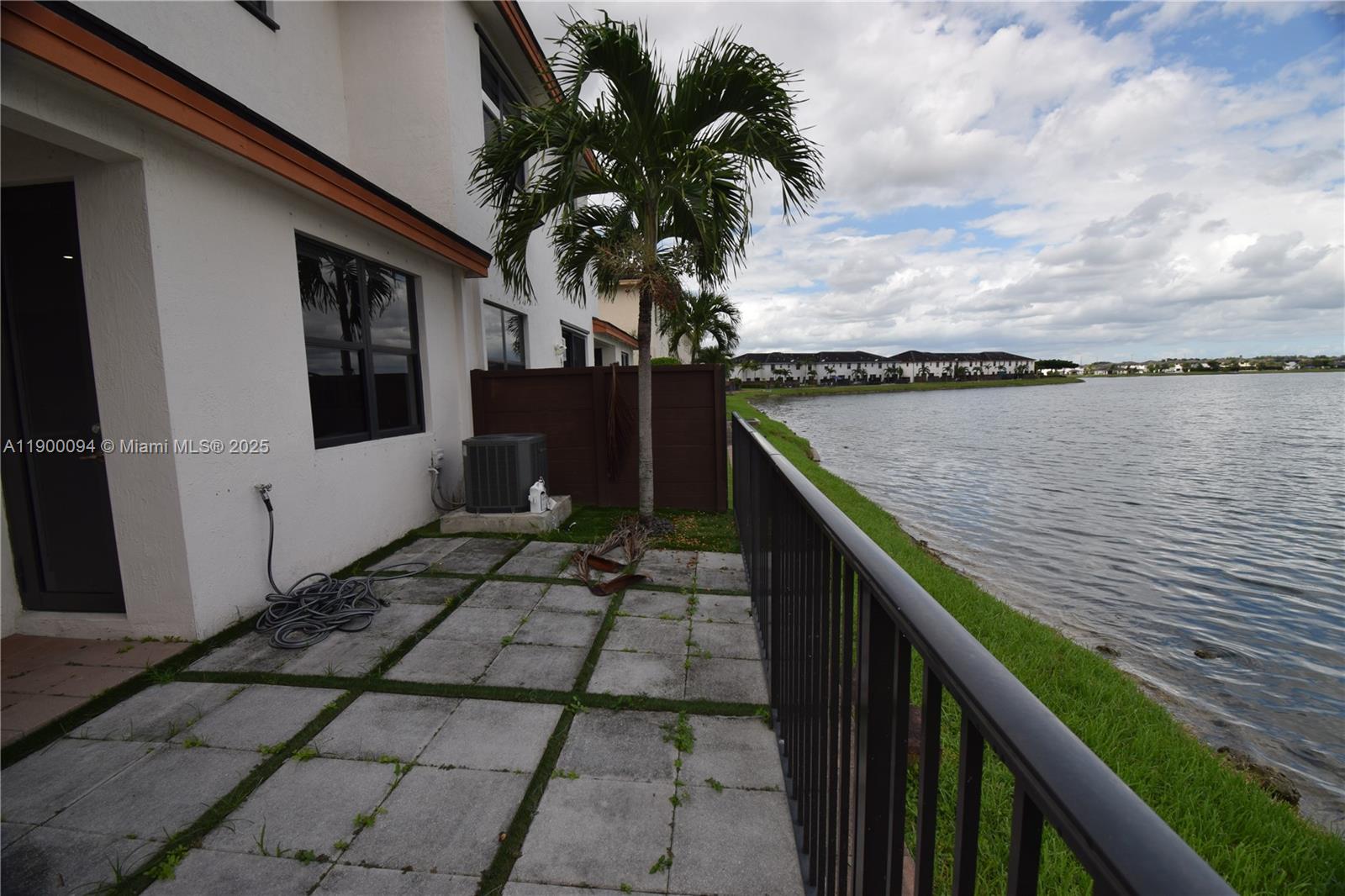 DUNNWOODY LAKE - Residential