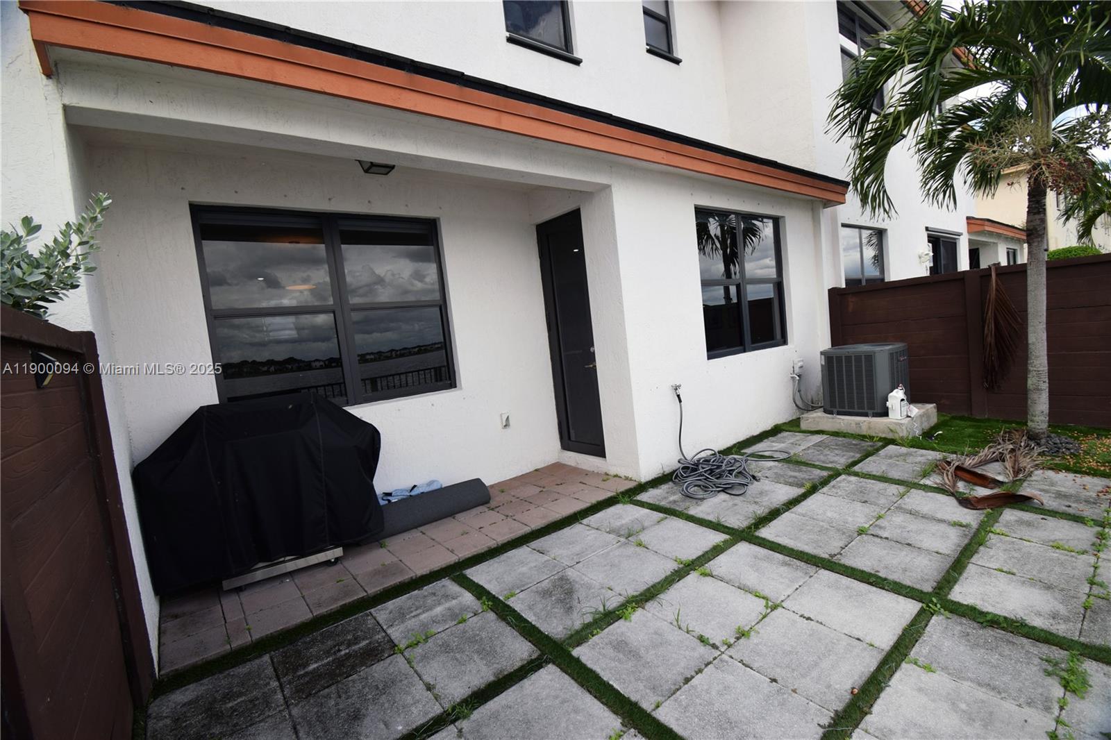 DUNNWOODY LAKE - Residential