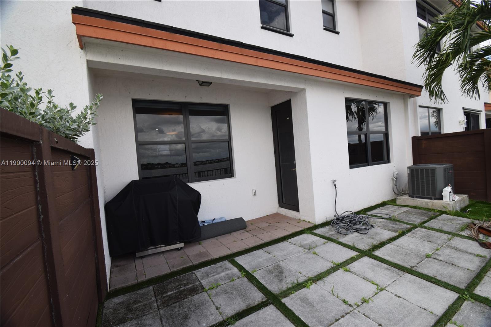 DUNNWOODY LAKE - Residential