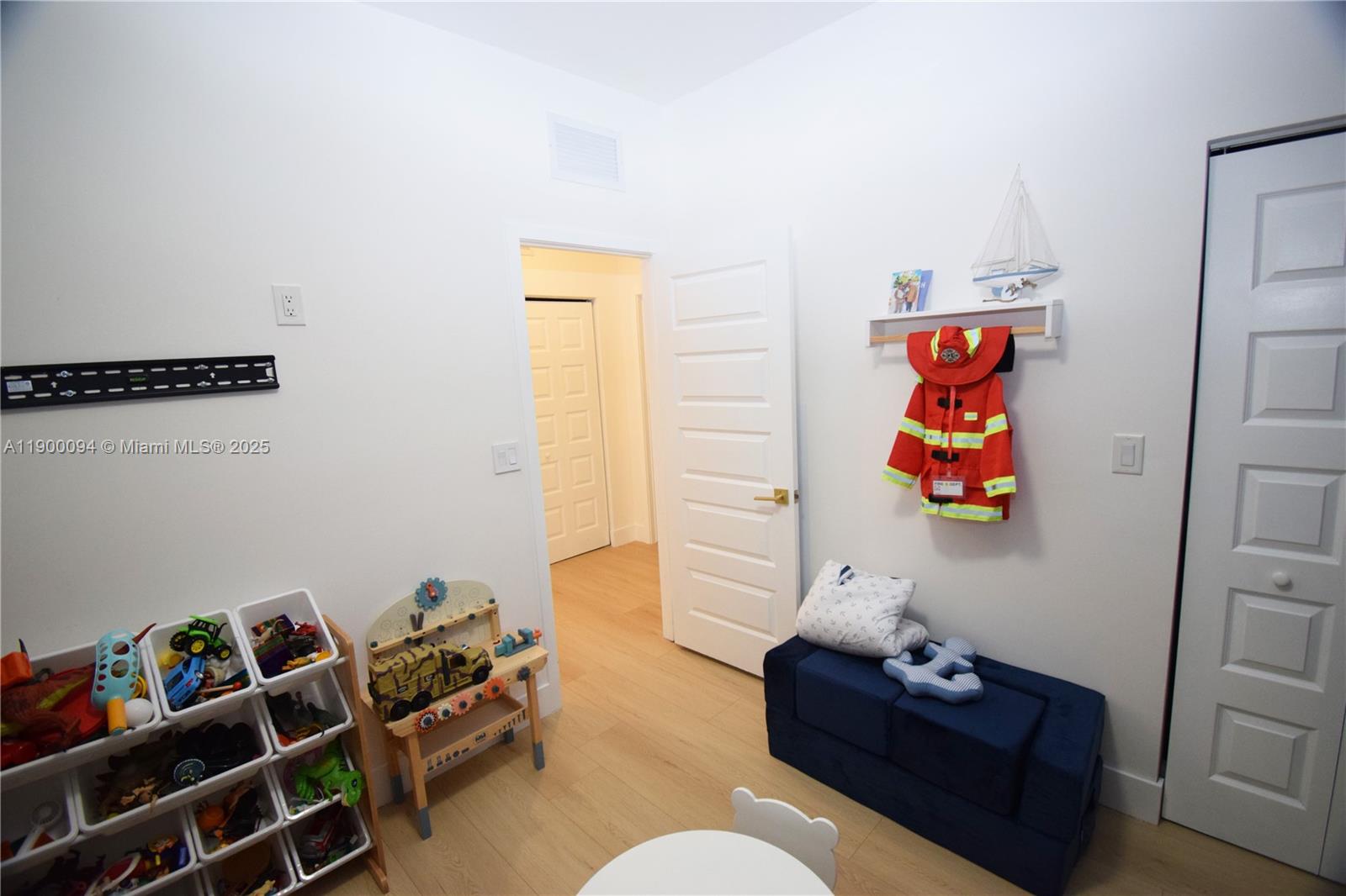 DUNNWOODY LAKE - Residential