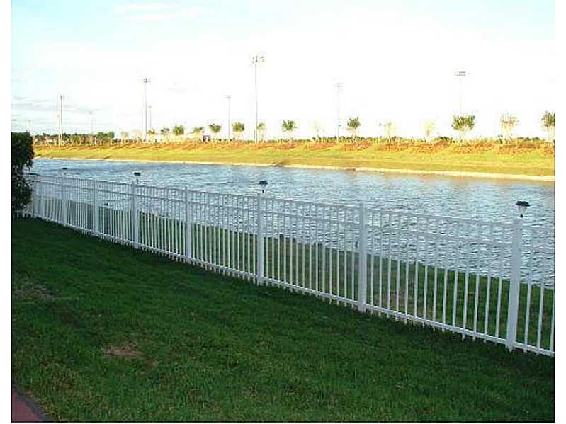 PEMBROKE SPRINGS - Residential