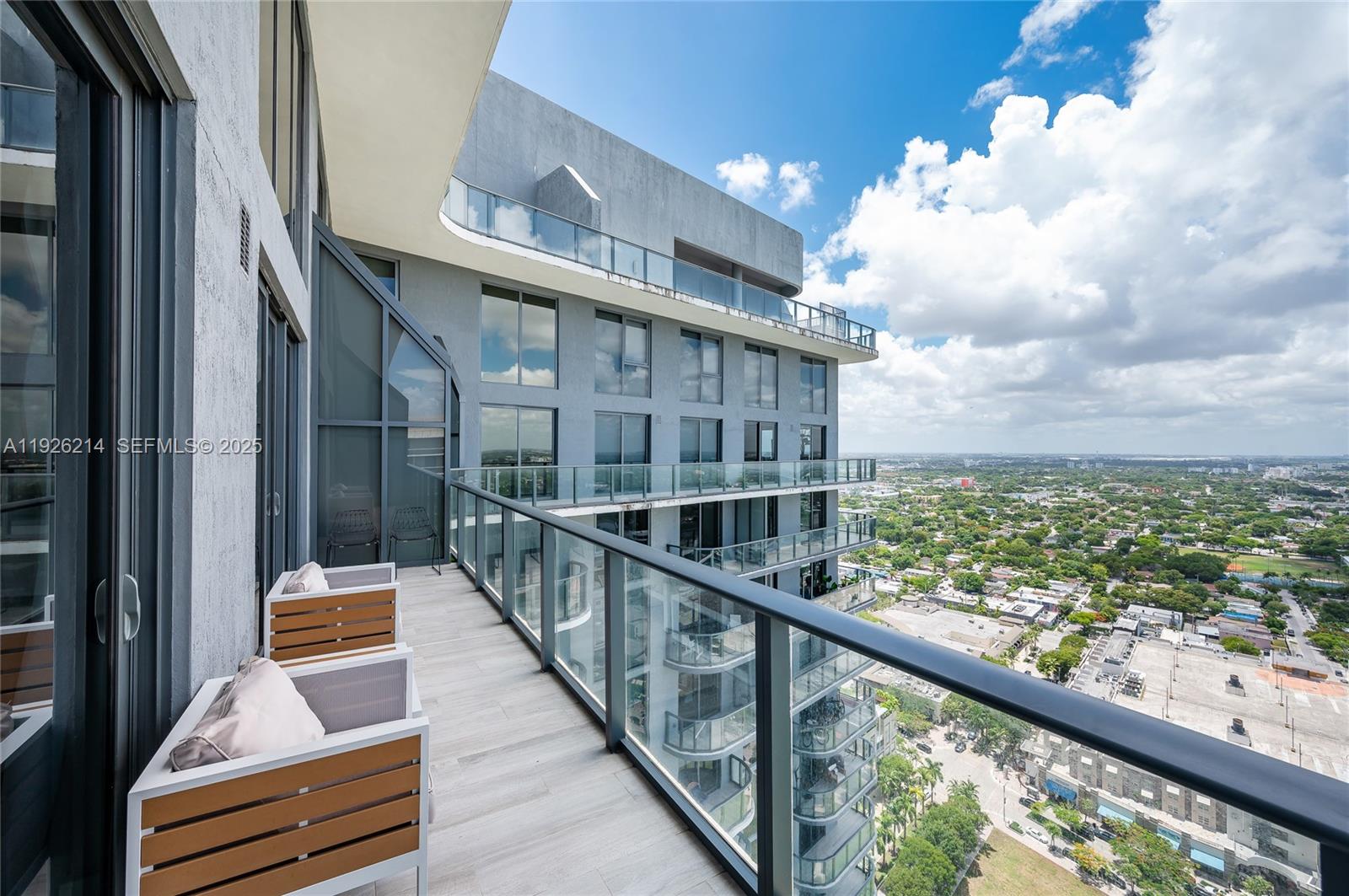 121 NE 34th St PH3215