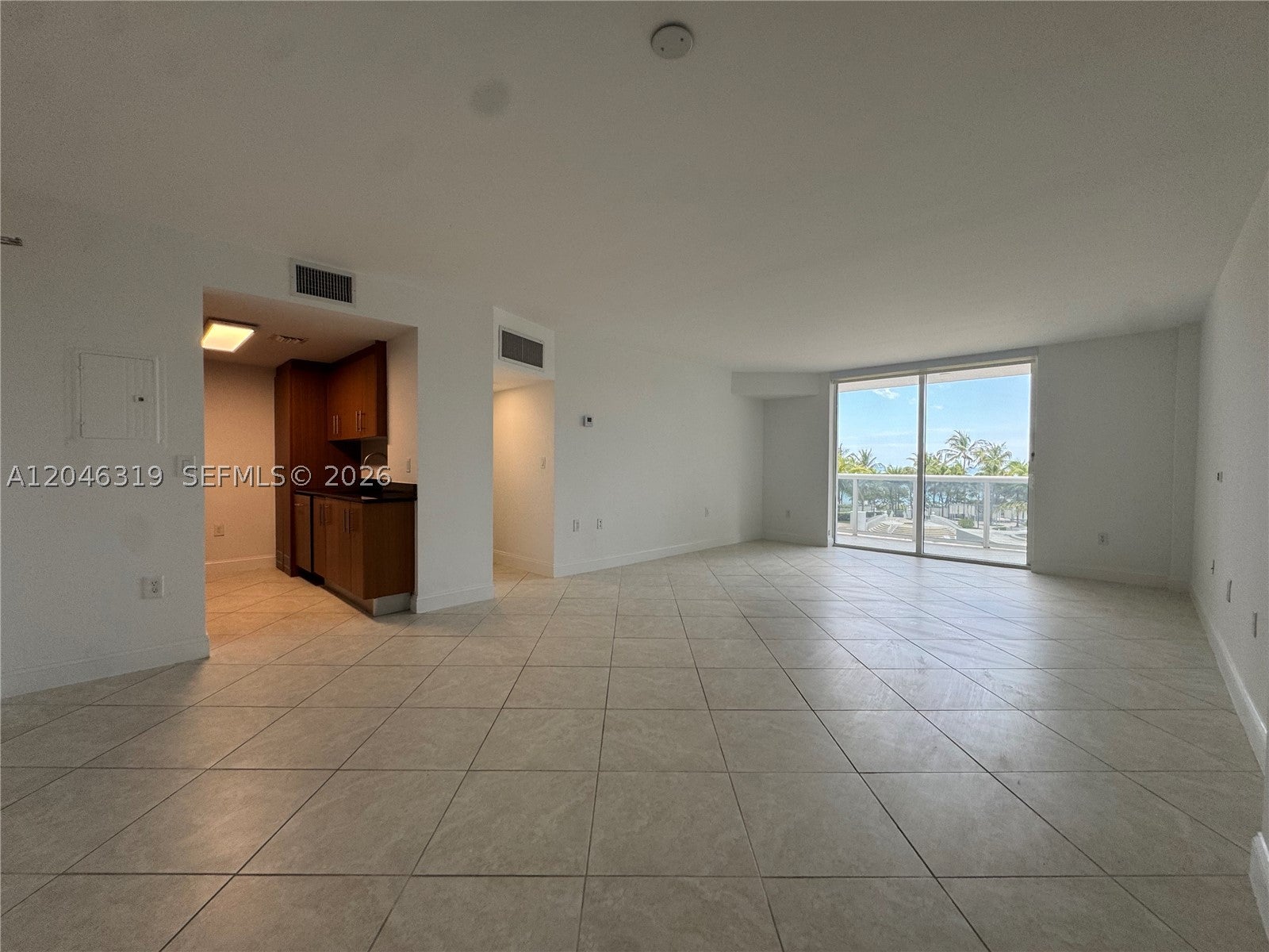 10275 Collins Ave 318