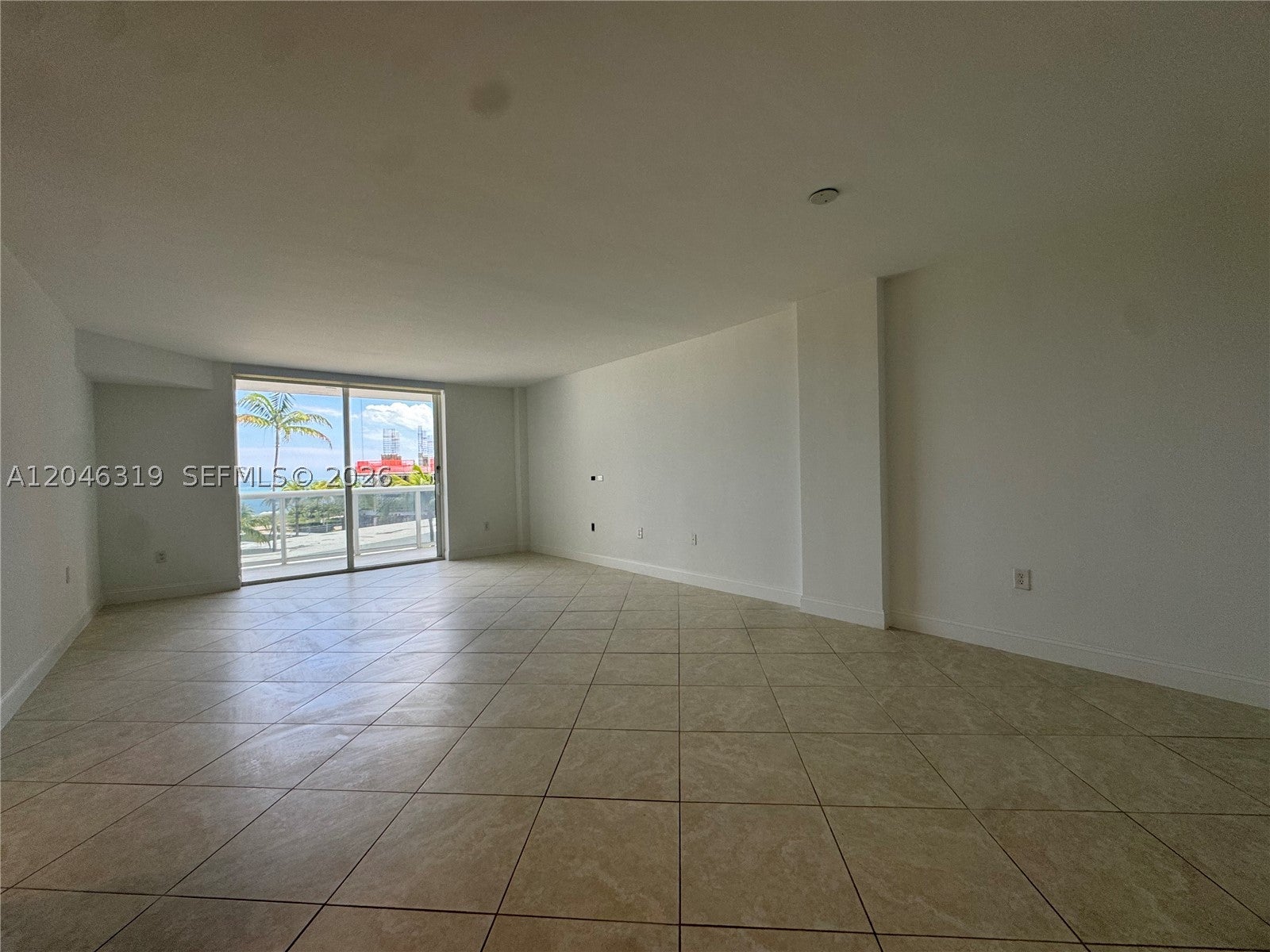 10275 Collins Ave 318