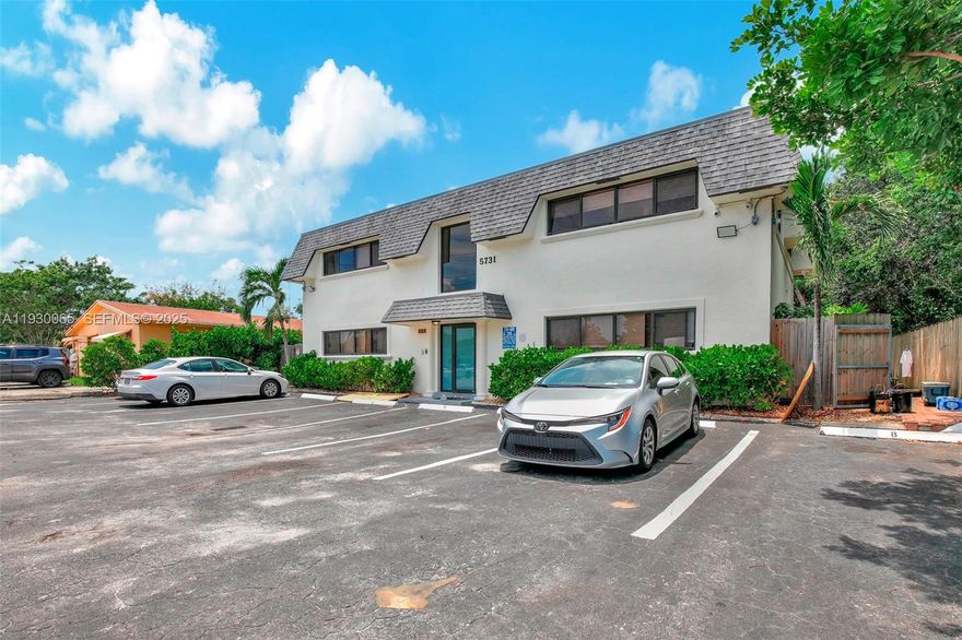 1 bedroom and 1 bathroom apartment with a private backyard! Kitchen equipped with granite countertop and stainless steel appliances, Spacious Living Area with an open layout, On-Site Laundry Facilities, 1 assigned tandem parking (No Guest Parking), Pet-Friendly Small pets up to 20 lbs are welcome.
