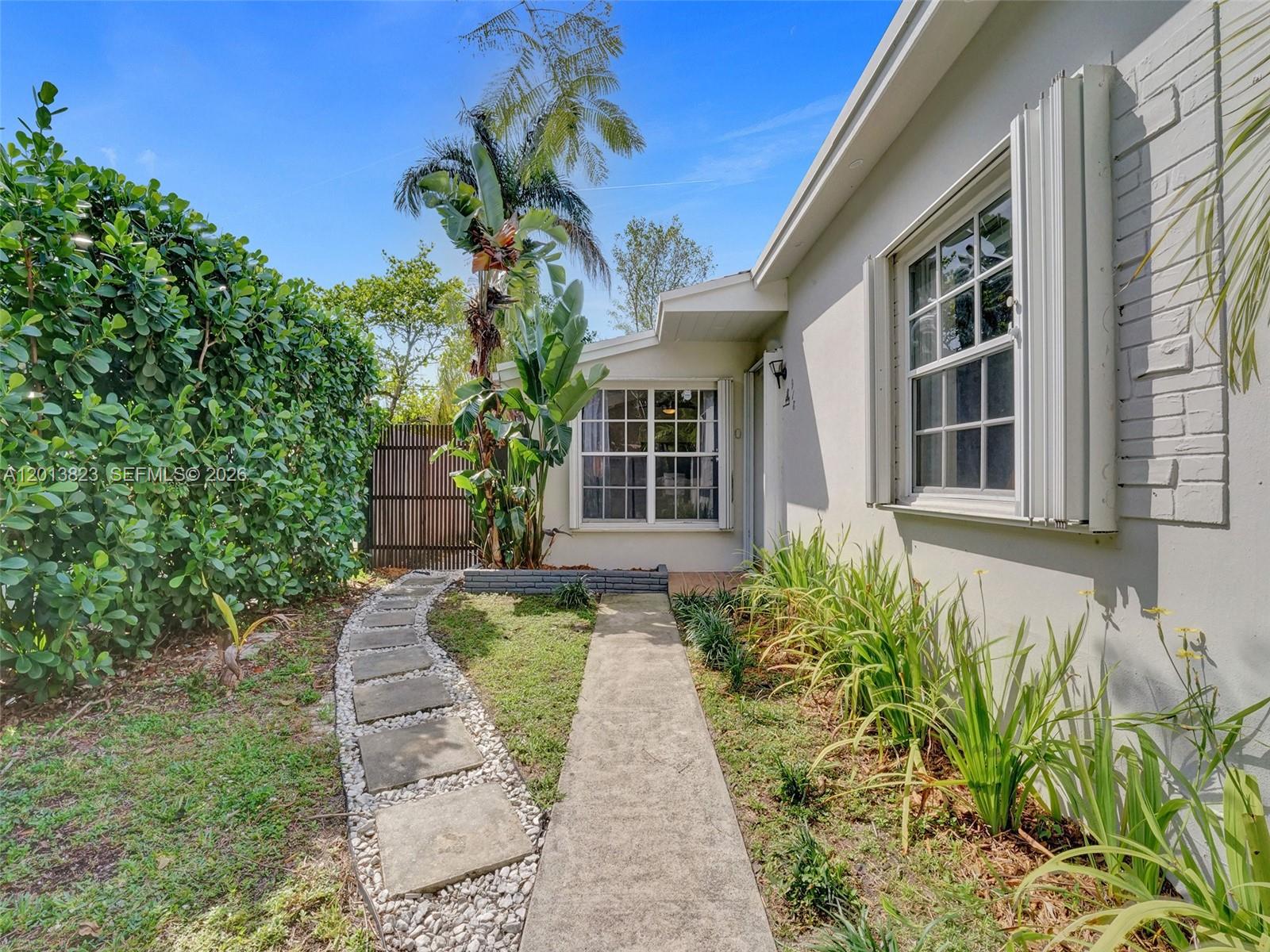 GULFSTREAM ESTATES - Residential