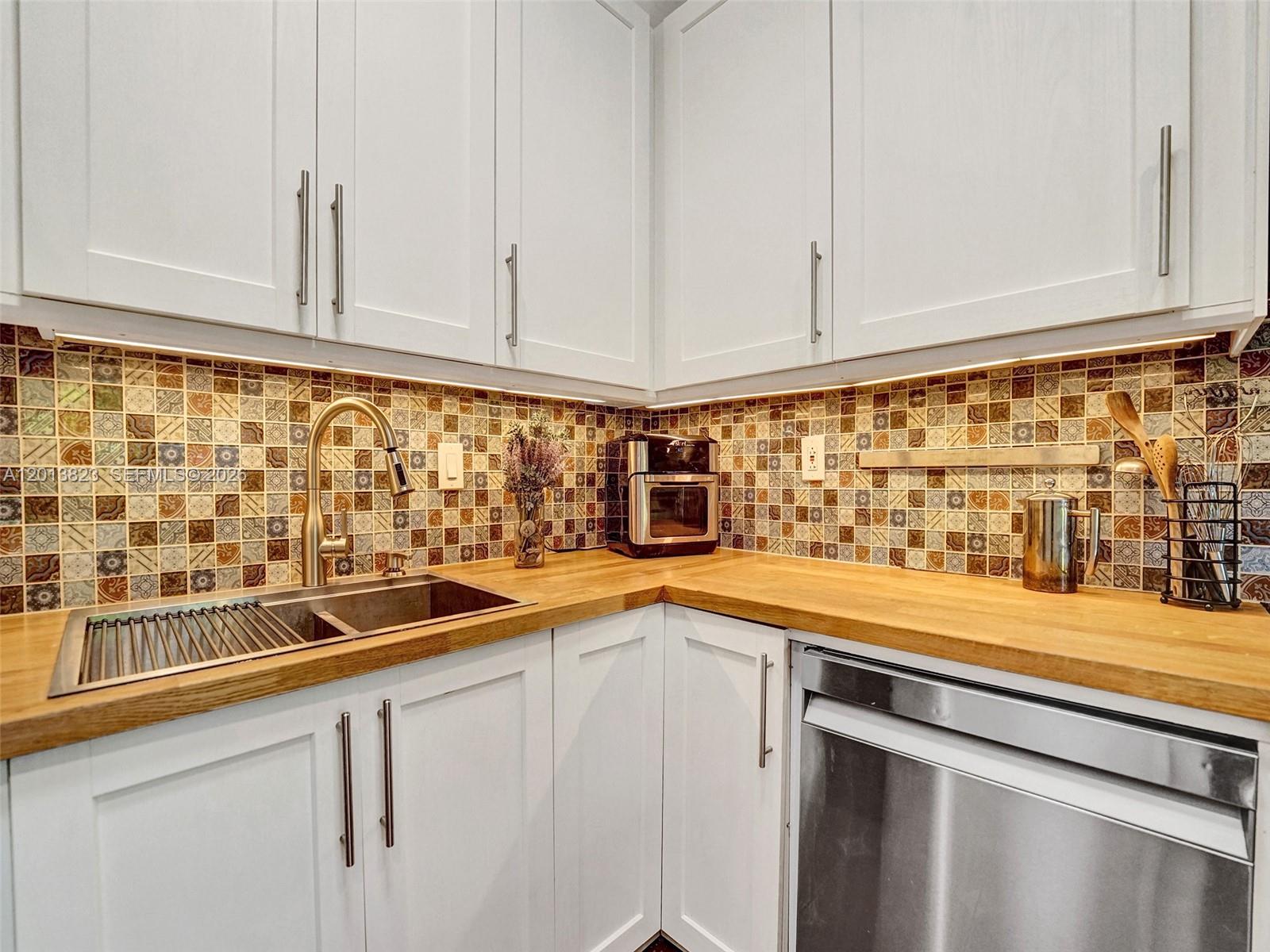GULFSTREAM ESTATES - Residential