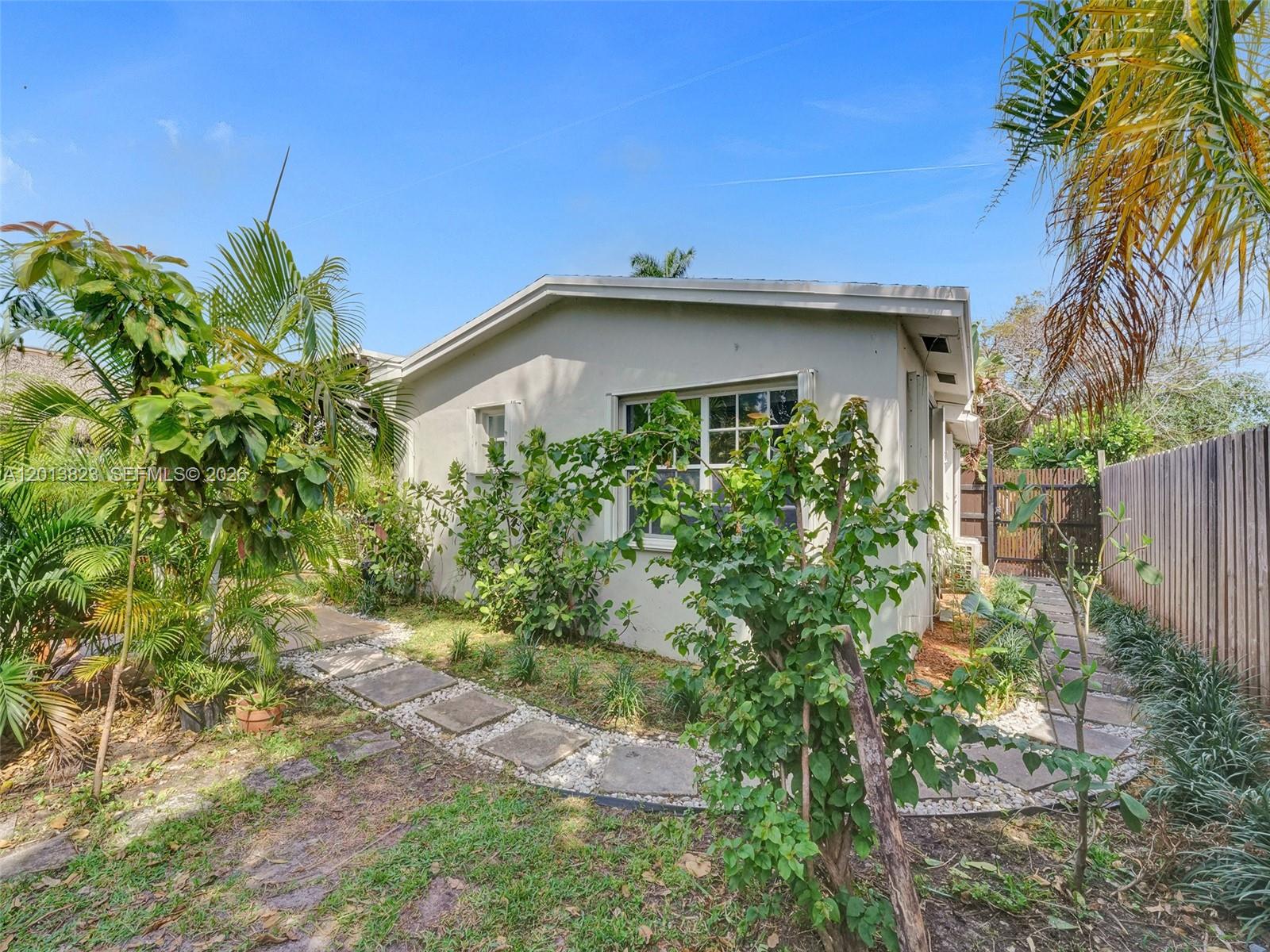 GULFSTREAM ESTATES - Residential