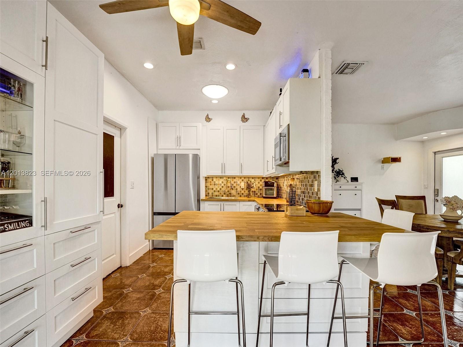 GULFSTREAM ESTATES - Residential