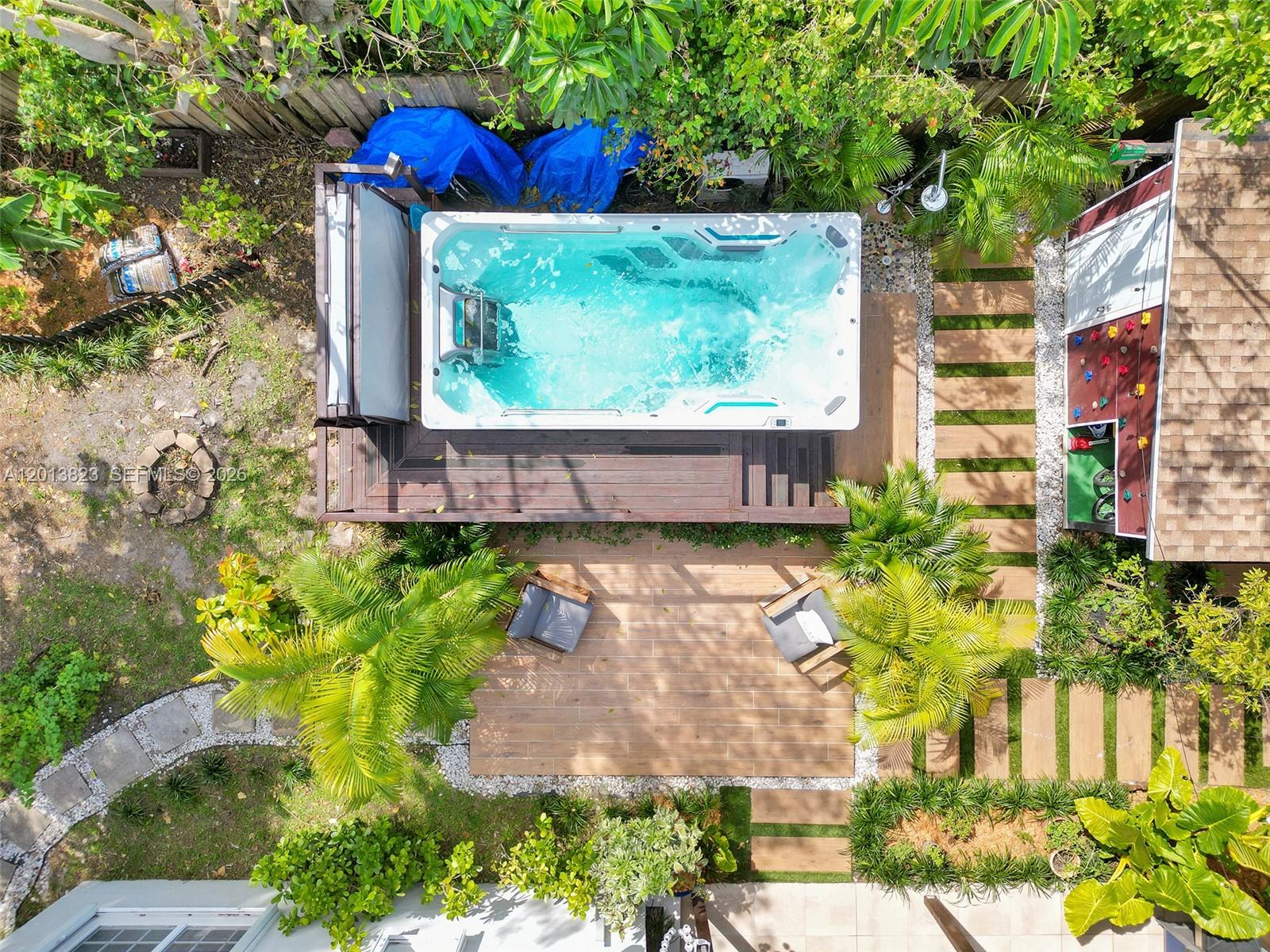 GULFSTREAM ESTATES - Residential