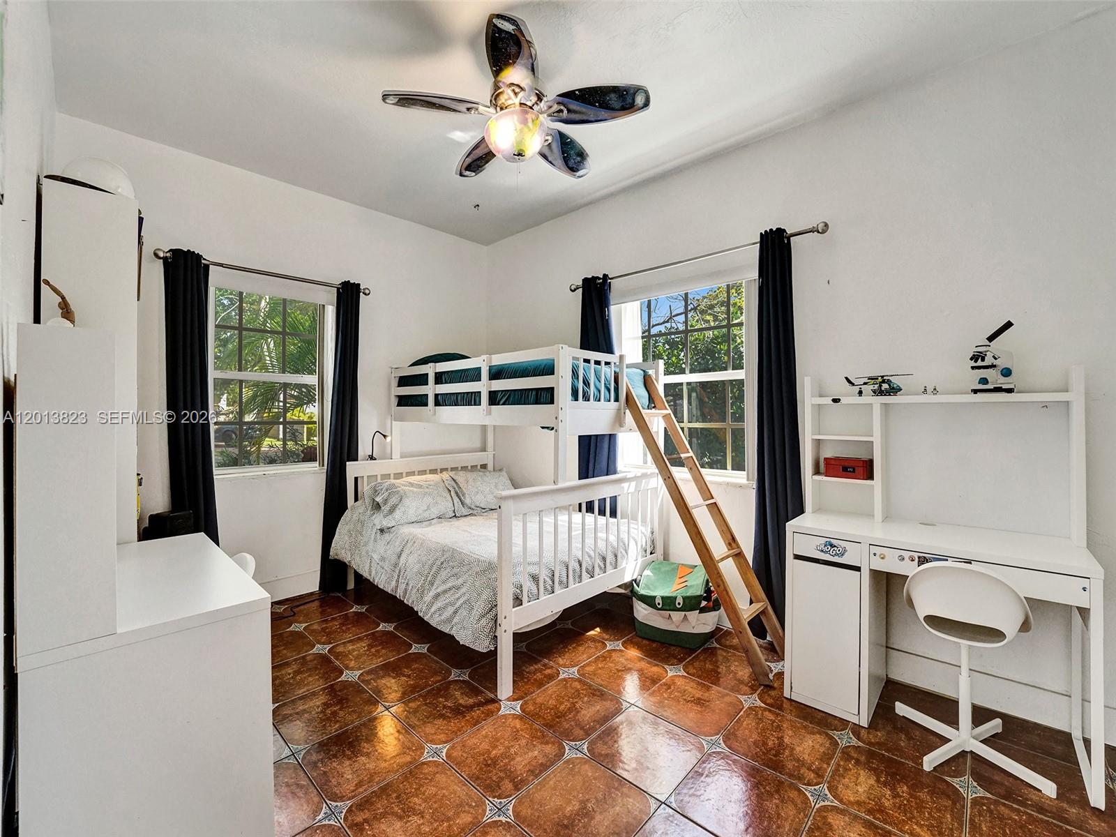 GULFSTREAM ESTATES - Residential