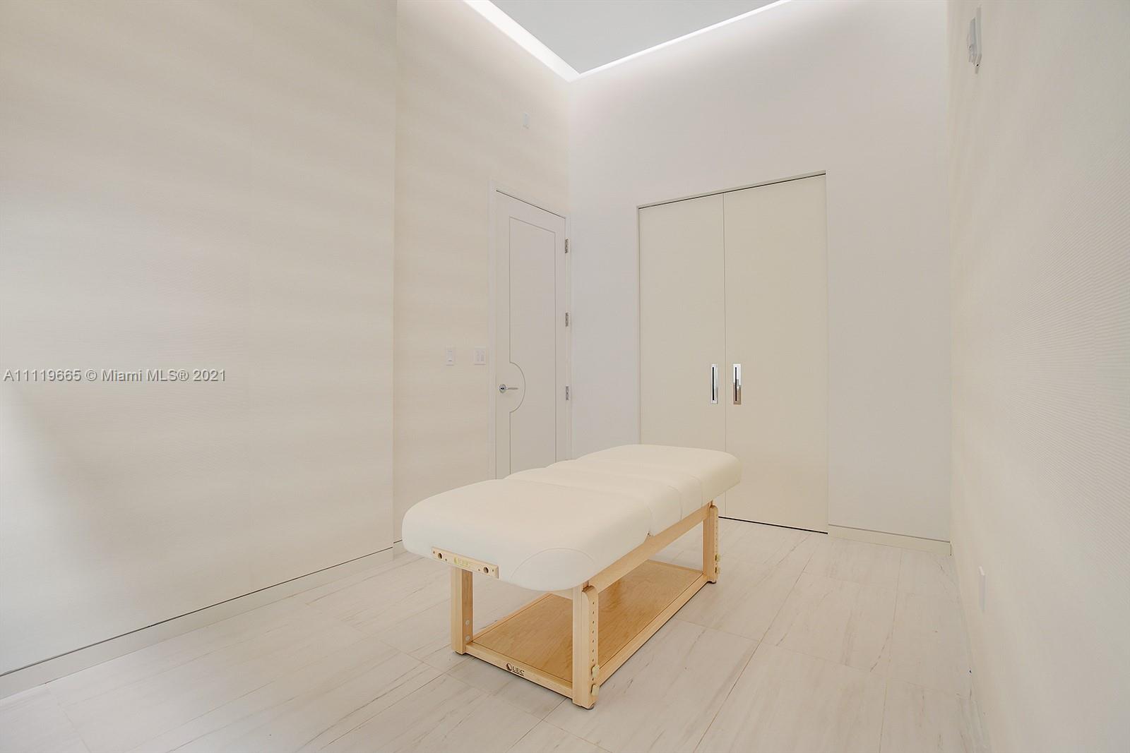 Ritz Carlton Residences - Residential