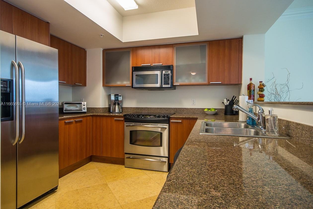 16699 Collins Ave 902