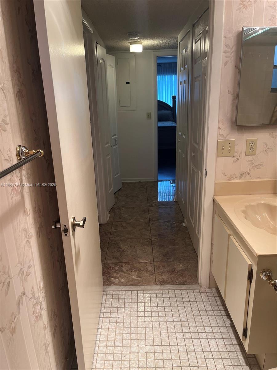 COUNTRY LANE CONDO #2 - Residential