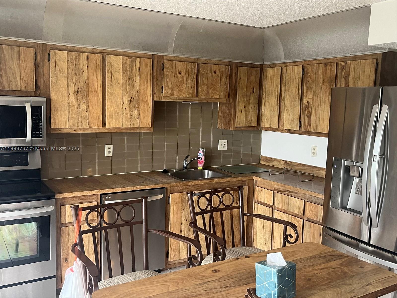 COUNTRY LANE CONDO #2 - Residential
