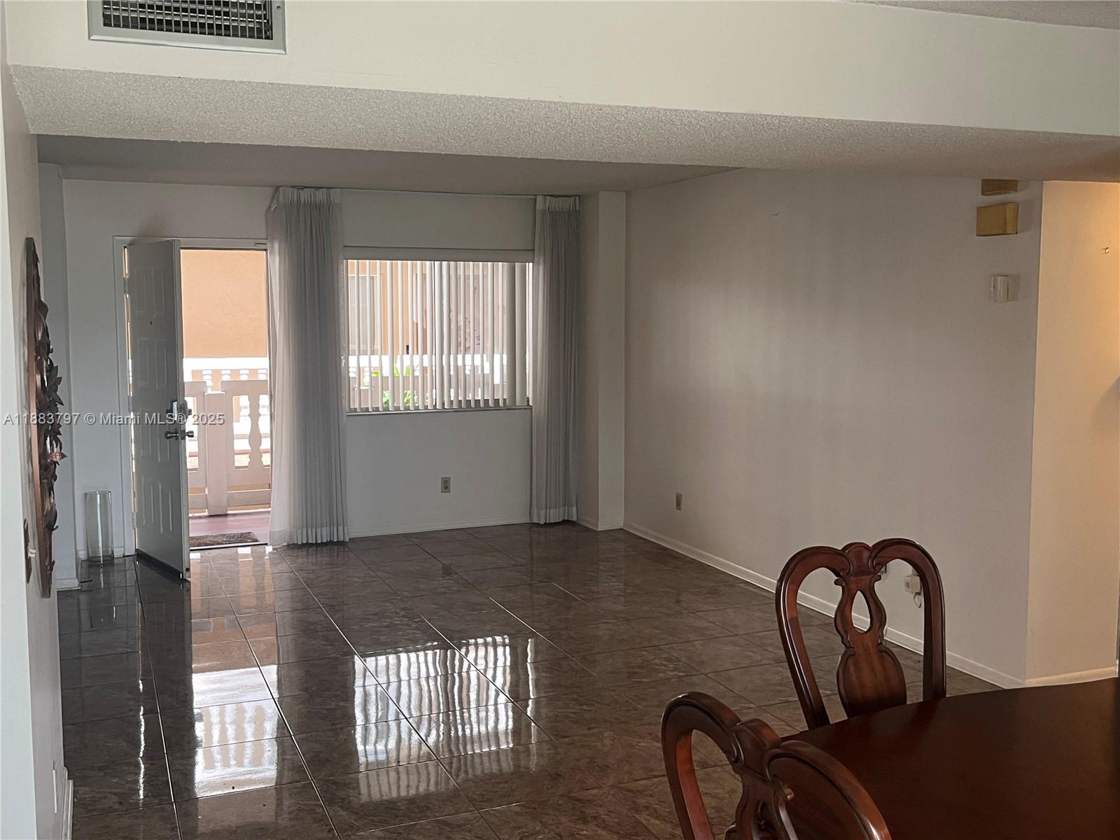 COUNTRY LANE CONDO #2 - Residential