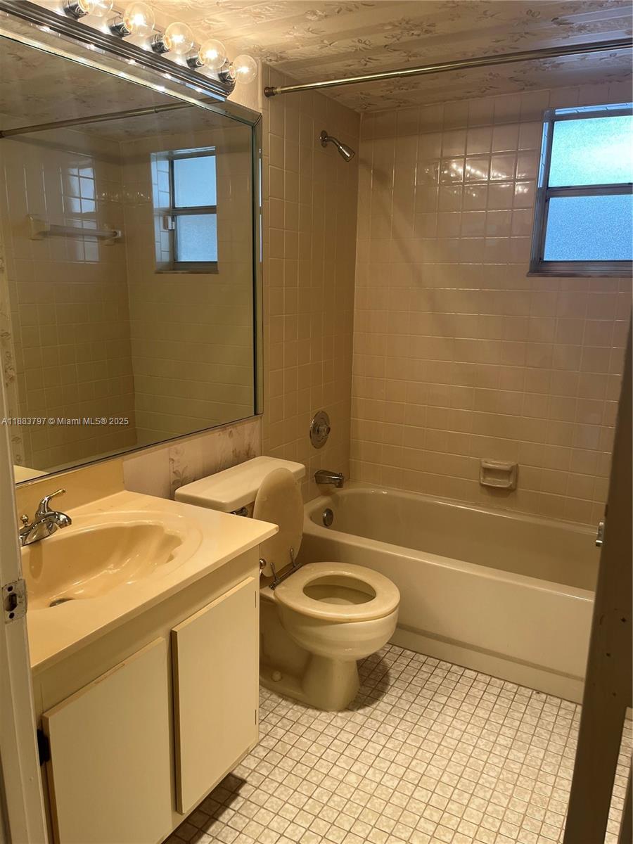 COUNTRY LANE CONDO #2 - Residential