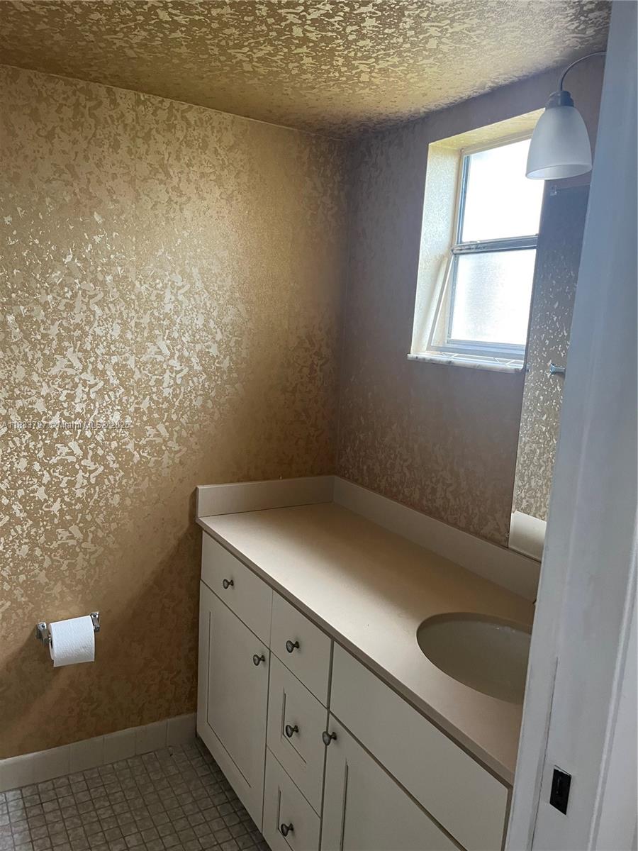 COUNTRY LANE CONDO #2 - Residential