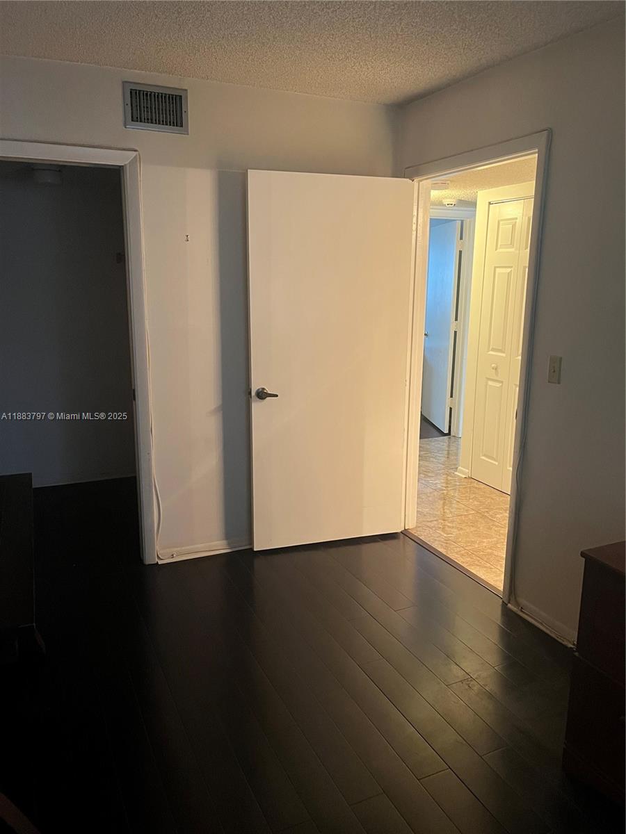 COUNTRY LANE CONDO #2 - Residential