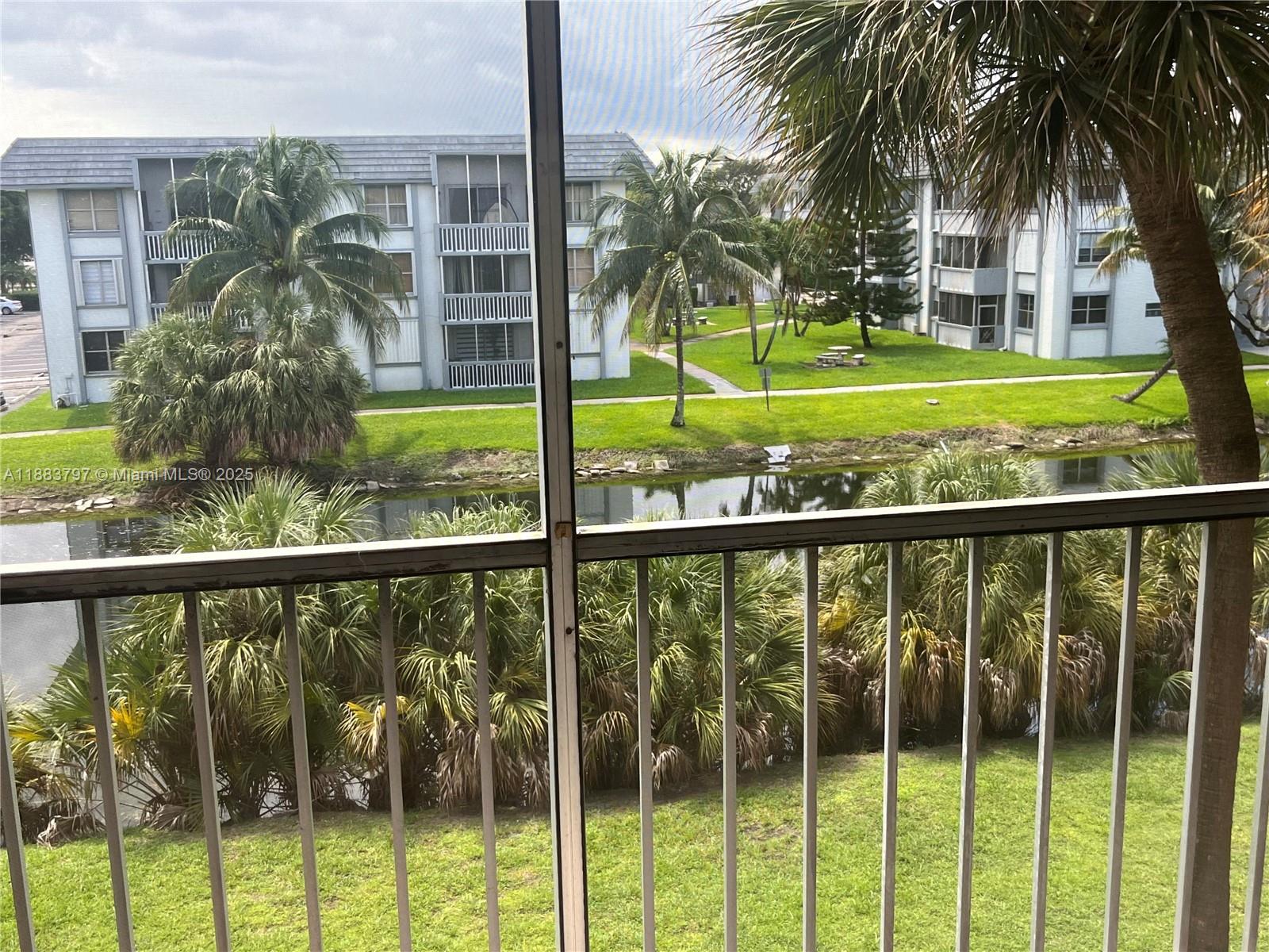 COUNTRY LANE CONDO #2 - Residential