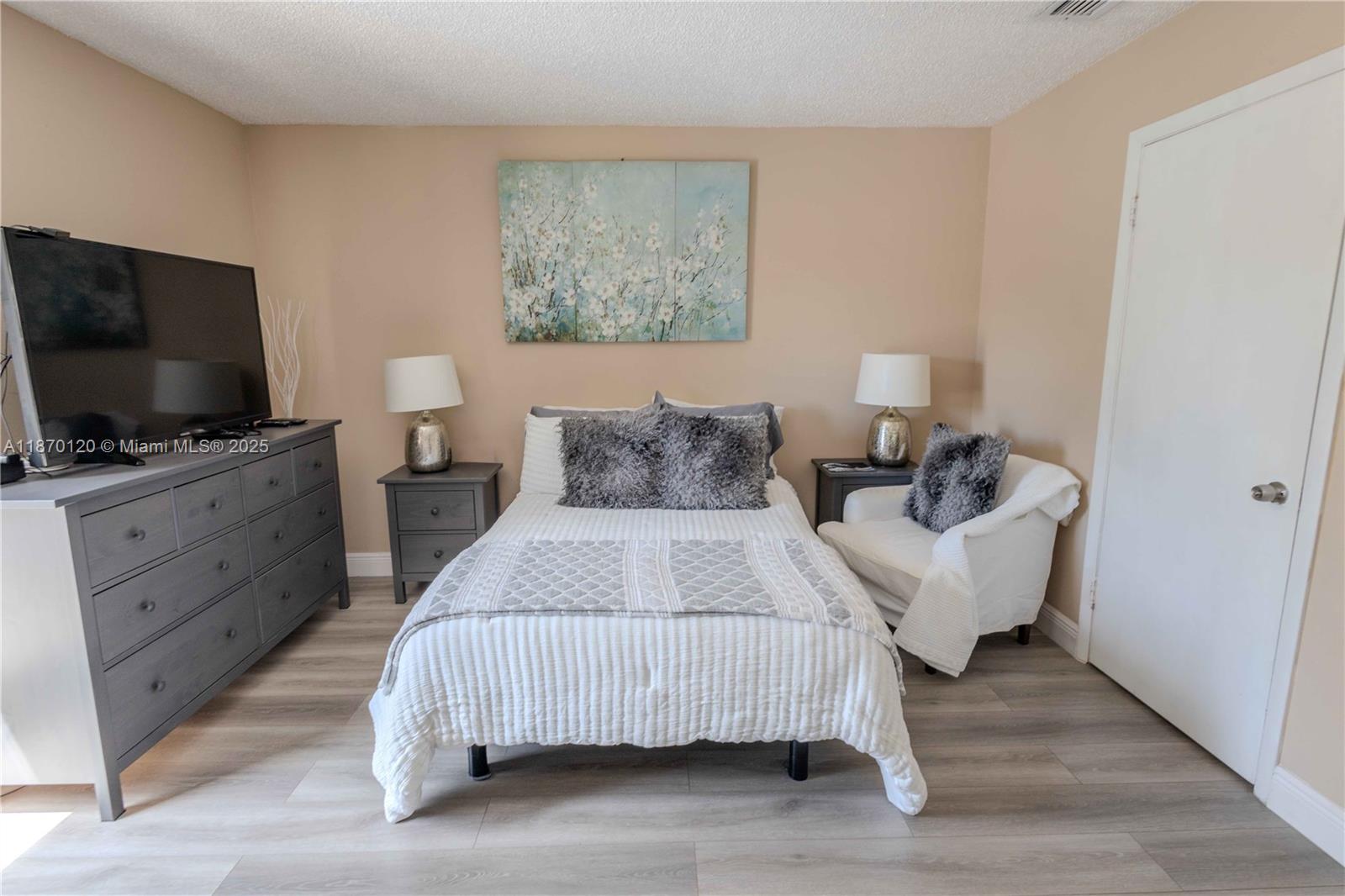 TWIN HOMES VILLAGE II CON - Residential