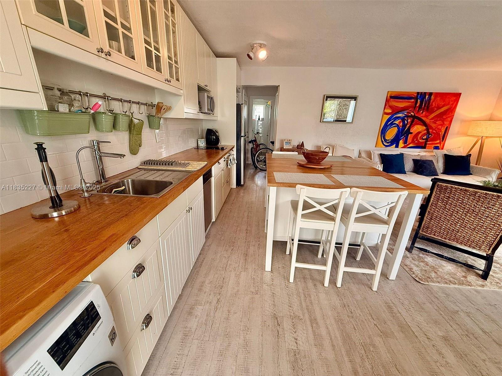 224 Meridian Ave 10