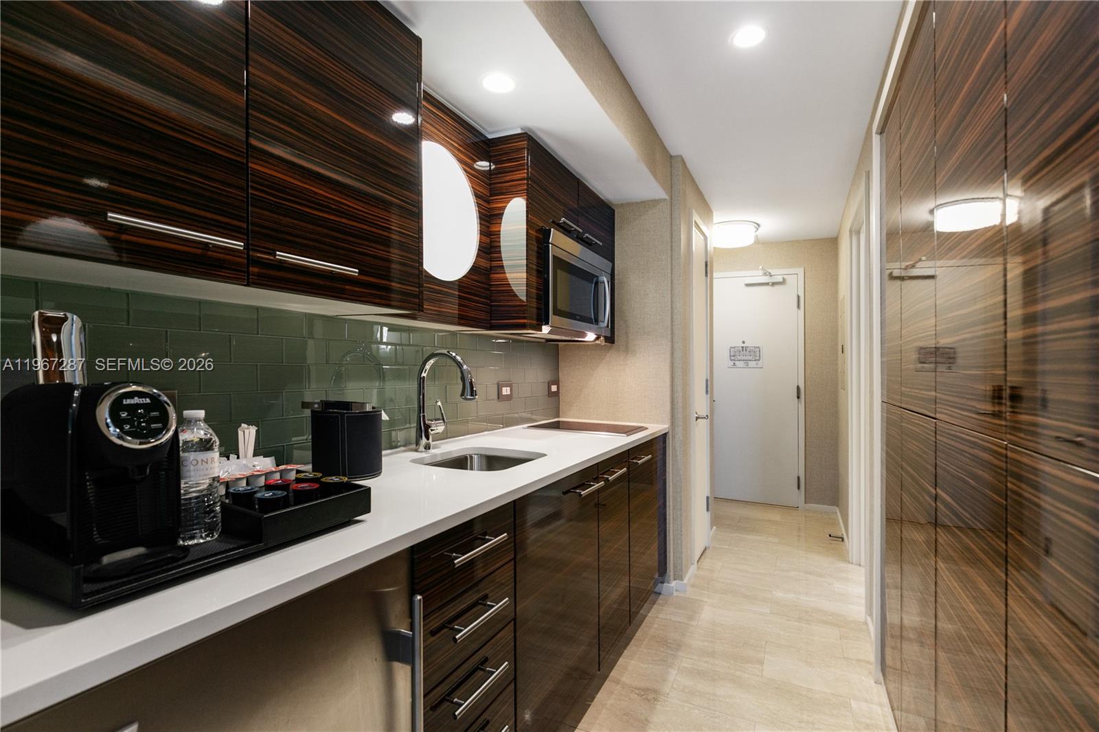 551 FLB CONDOMINIUM HOTEL - Residential