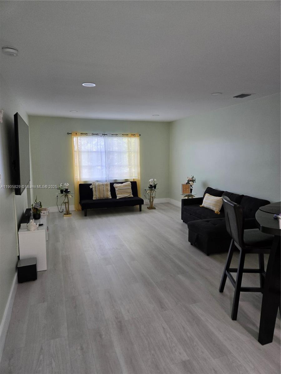 STAR LAKES ESTATES NO 8 C - Residential Lease