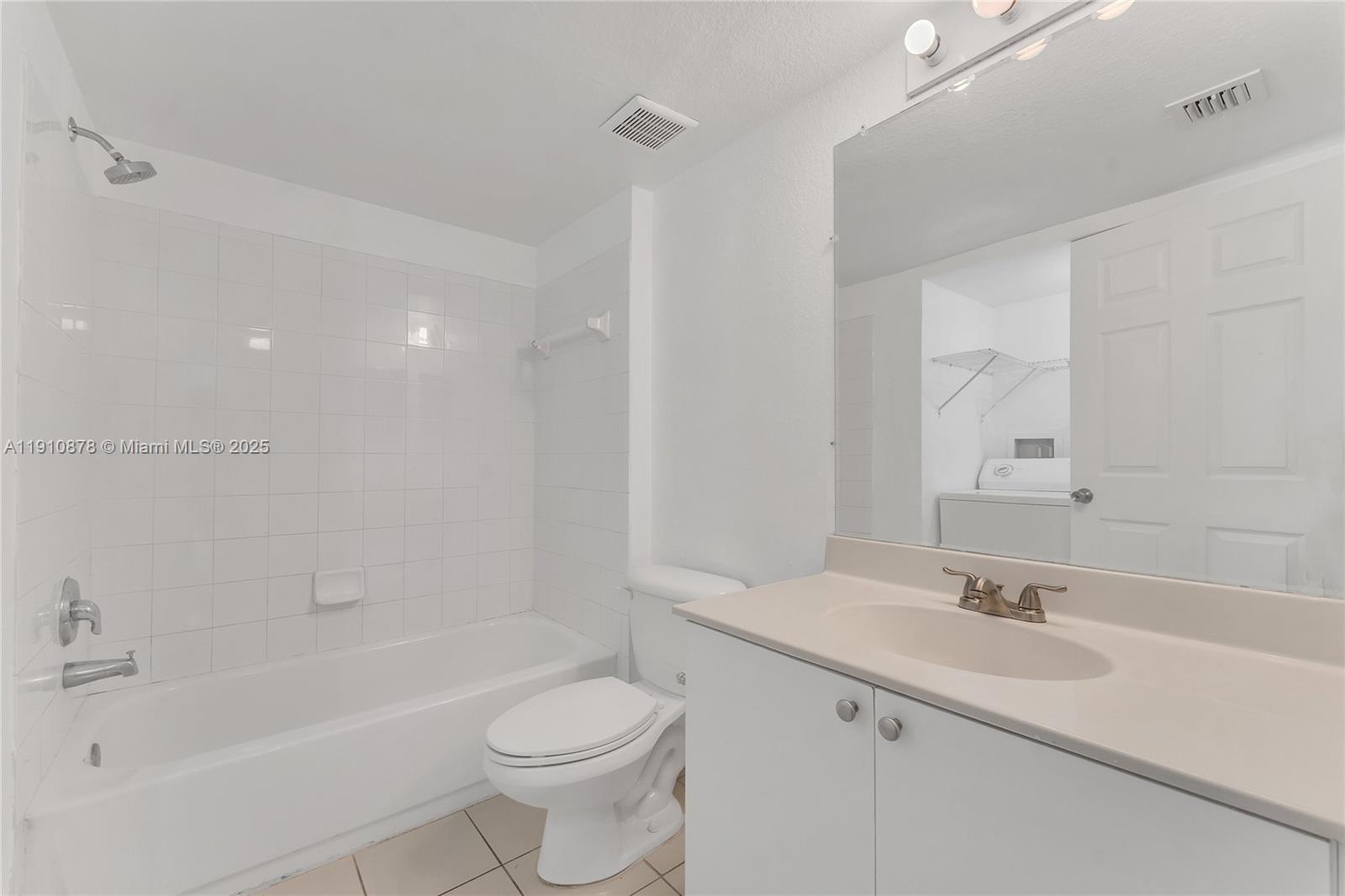 VISTA TRACE 1 CONDO - Residential Lease