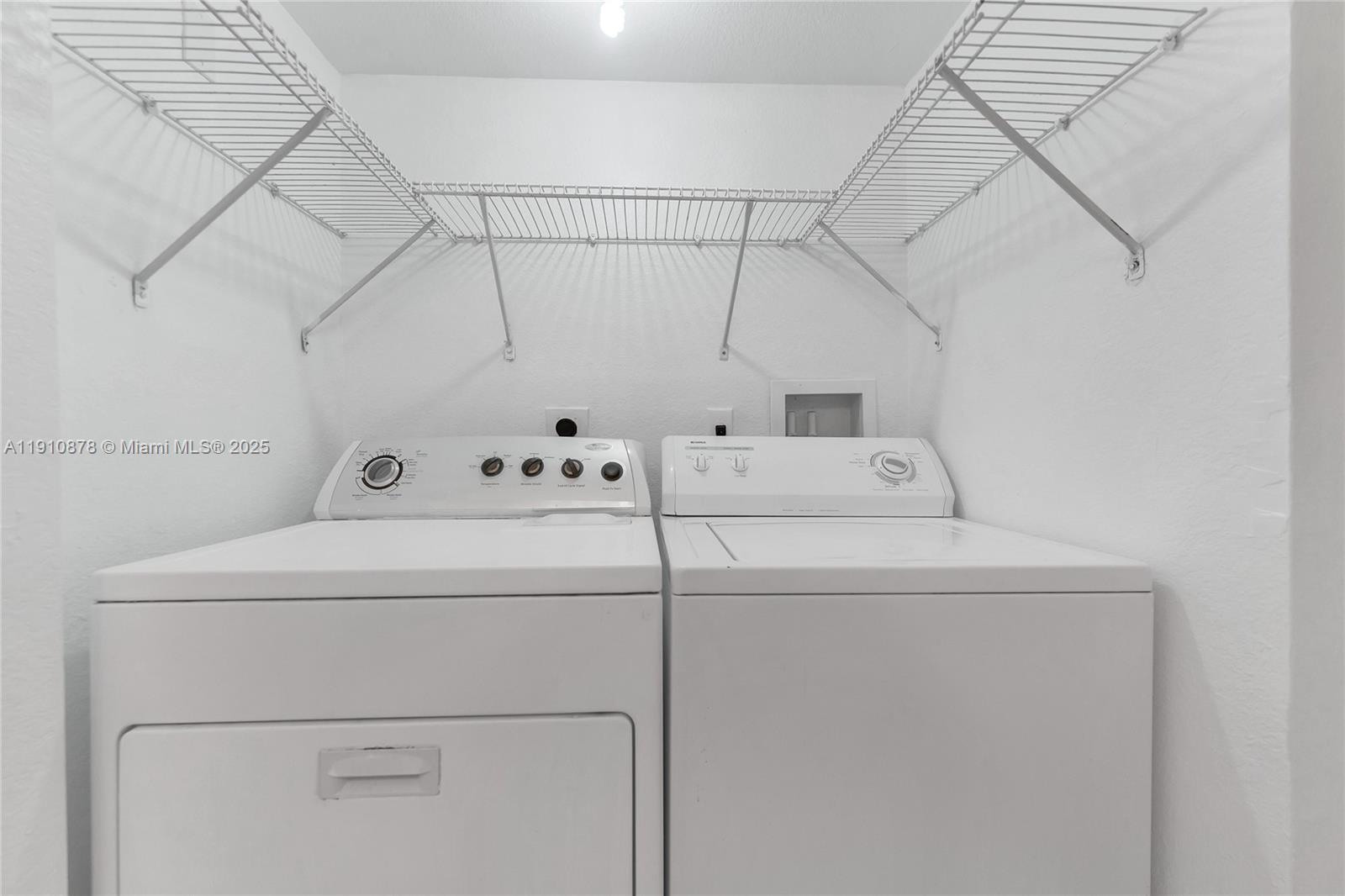 VISTA TRACE 1 CONDO - Residential Lease